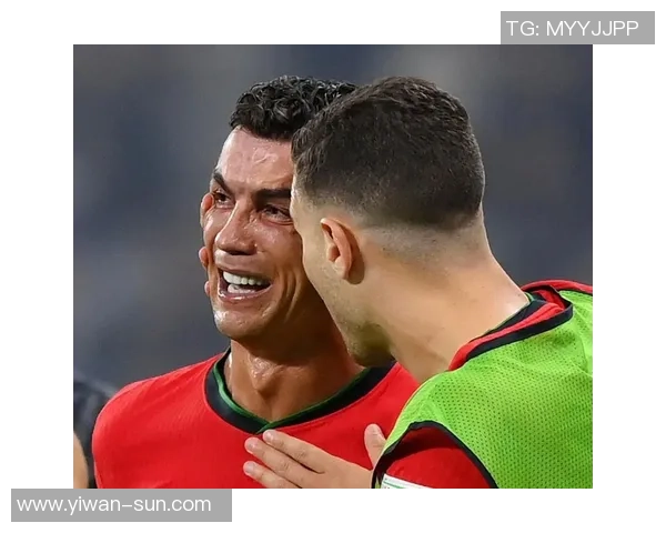 足球明星在失利后深感自责的瞬间展现了他们对比赛的热爱与责任感